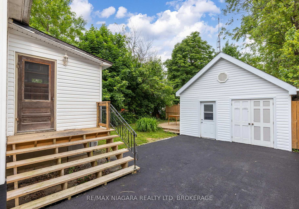 4993-maple-street-niagara-falls-ontario-x12547998