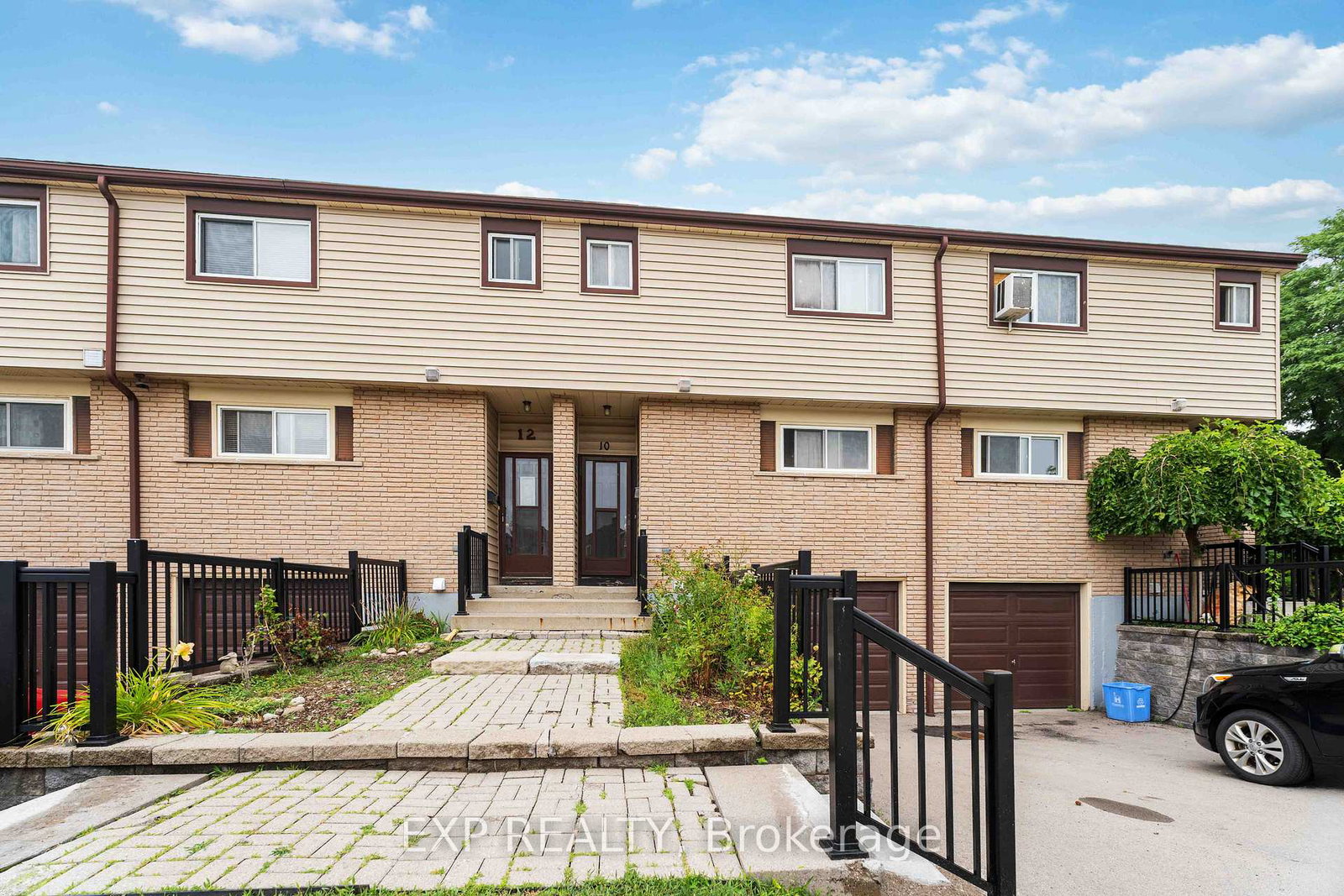 10-claudette-gate-hamilton-ontario-x12548704