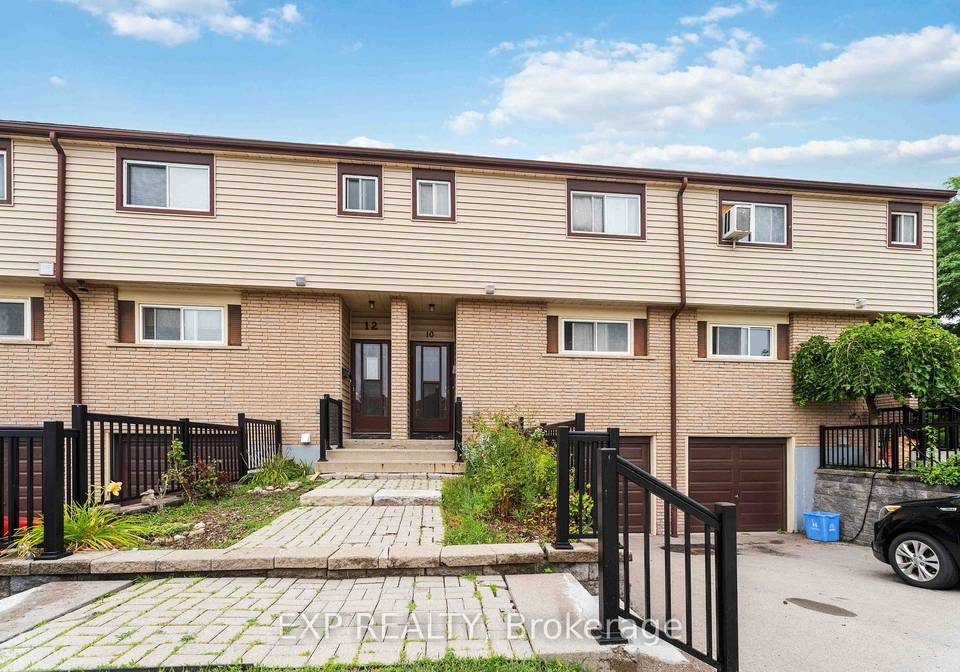 10-claudette-gate-hamilton-ontario-x12548704