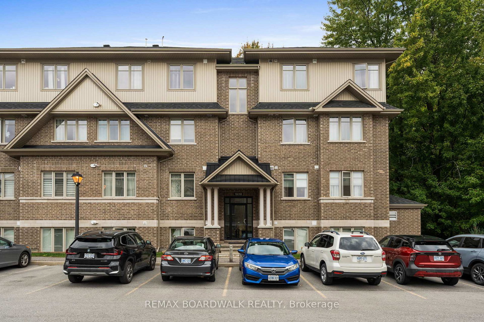 1030-beryl-private-blossom-park-airport-and-area-ottawa-ontario-x12549044