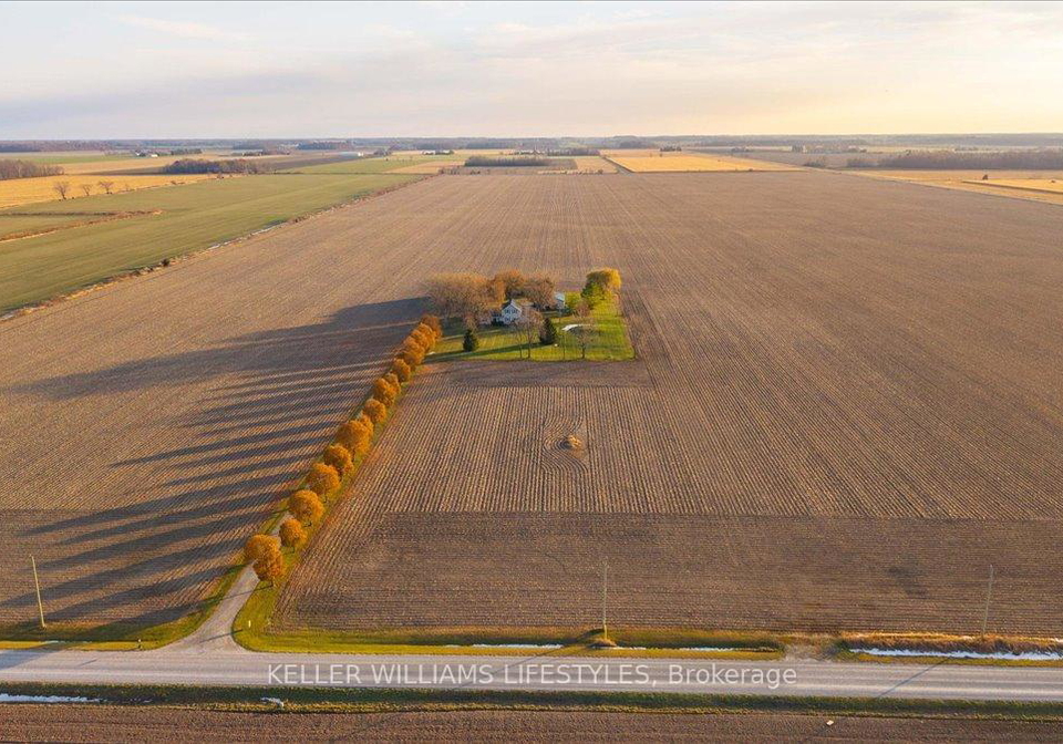 3981-hyslop-line-plympton-wyoming-ontario-x12550946