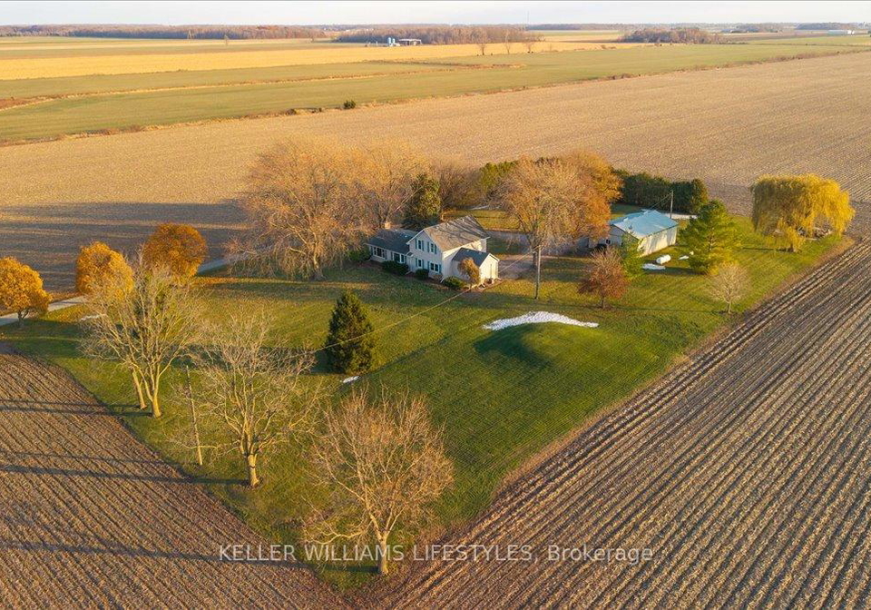 3981-hyslop-line-plympton-wyoming-ontario-x12550946