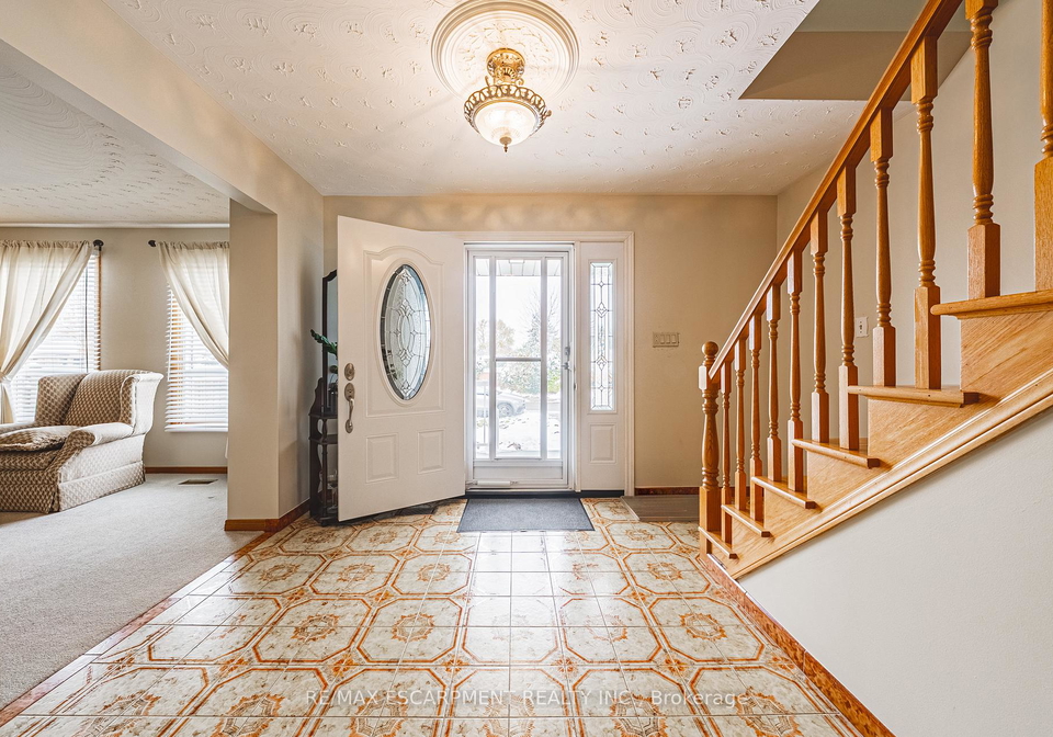 19-hadeland-avenue-hamilton-ontario-x12552076