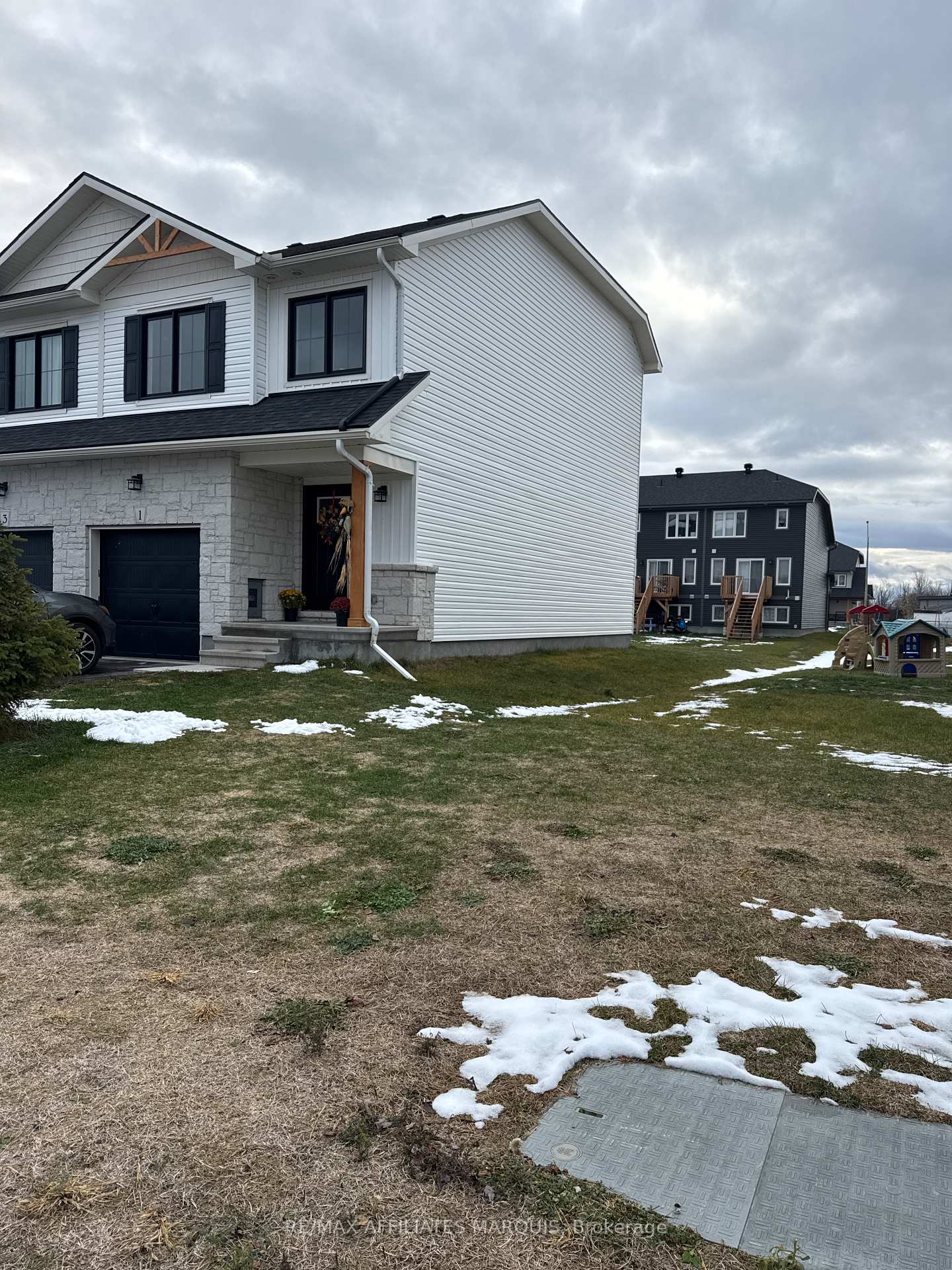 1-margaret-graham-terrace-smiths-falls-ontario-x12553334