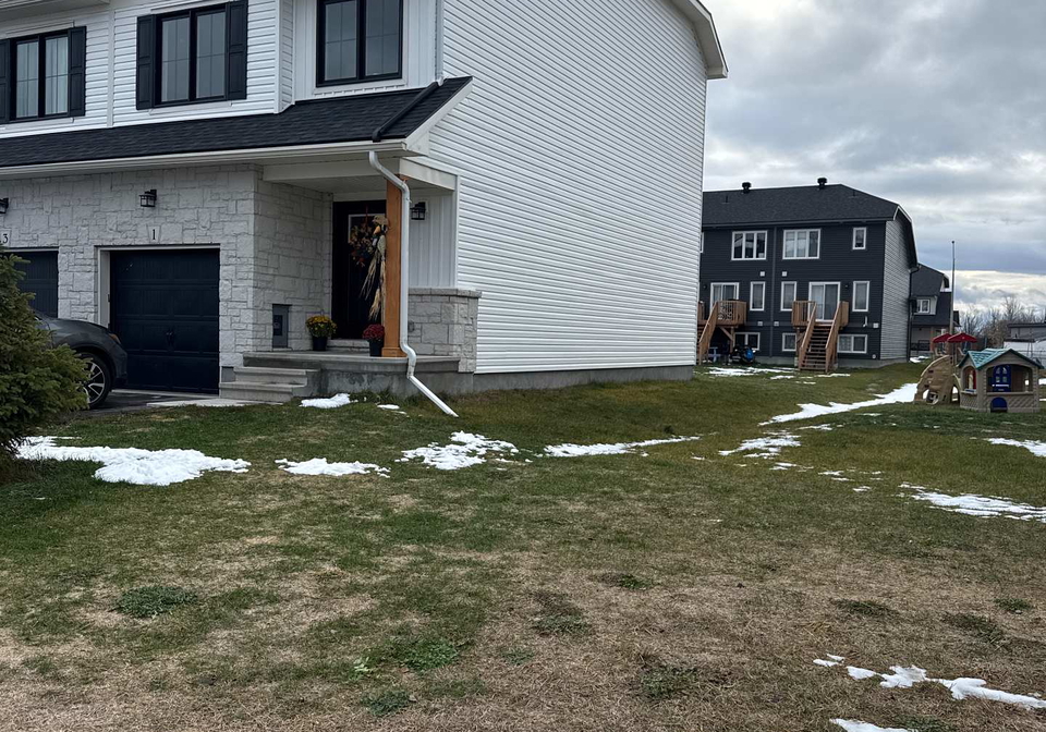 1-margaret-graham-terrace-smiths-falls-ontario-x12553334