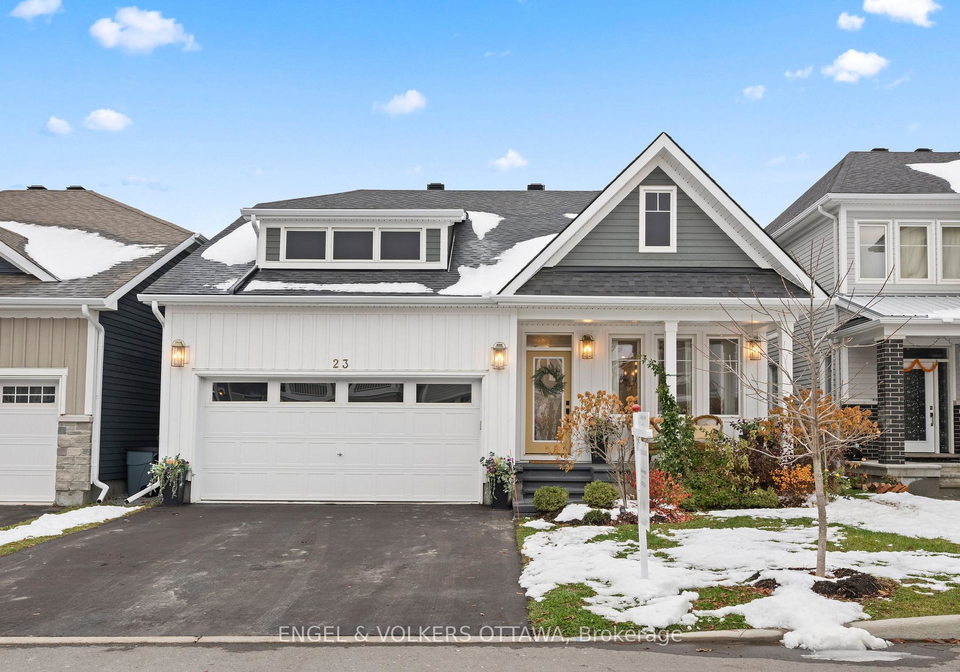 23-pacing-walk-ottawa-ontario-x12553812