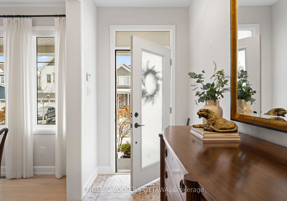 23-pacing-walk-ottawa-ontario-x12553812