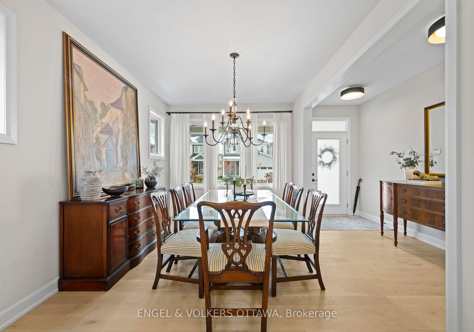 23-pacing-walk-ottawa-ontario-x12553812