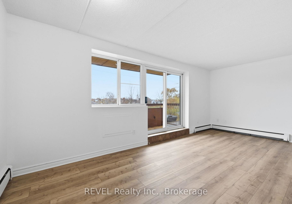 19-manchester-avenue-st-catharines-ontario-x12554474