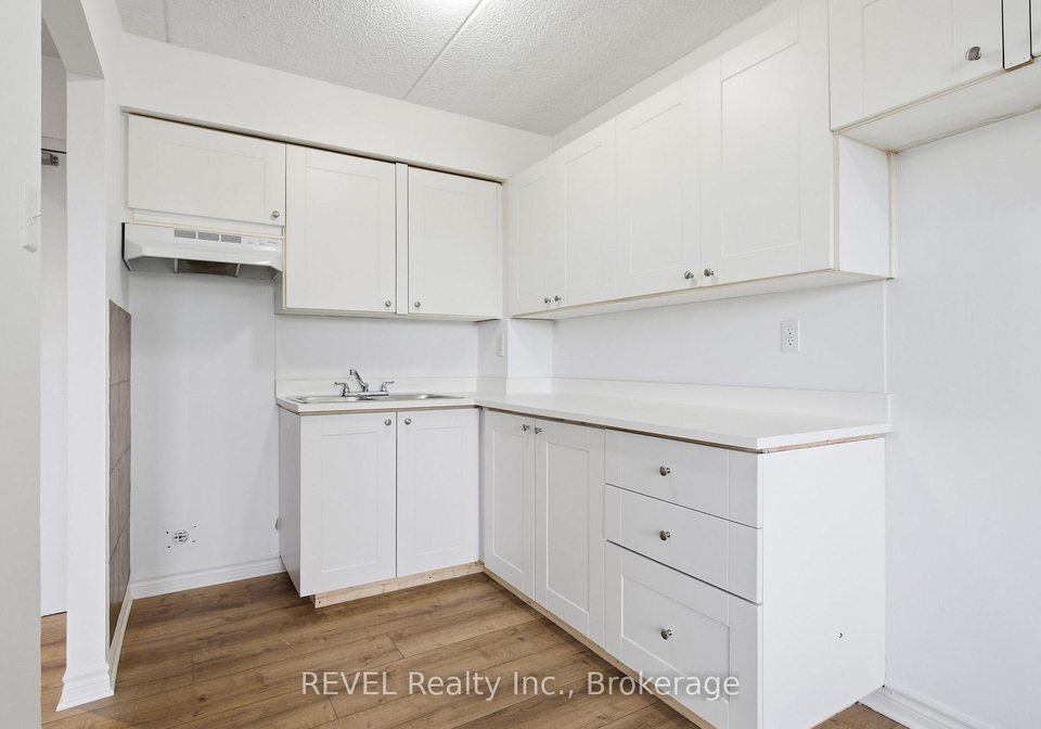19-manchester-avenue-st-catharines-ontario-x12554474