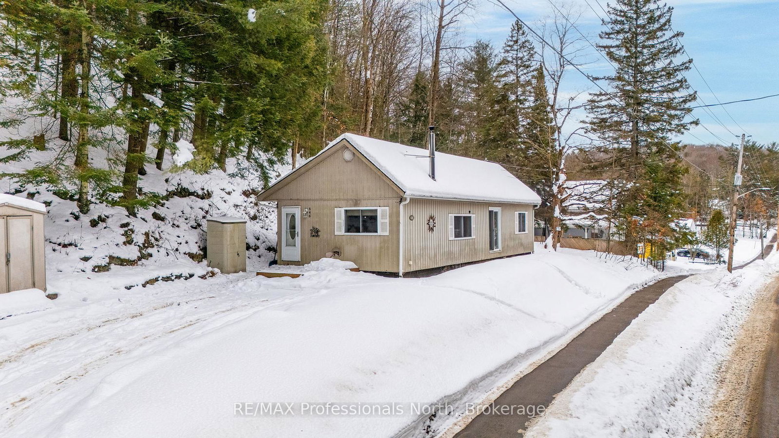 646-mountain-street-dysart-et-al-ontario-x12555136