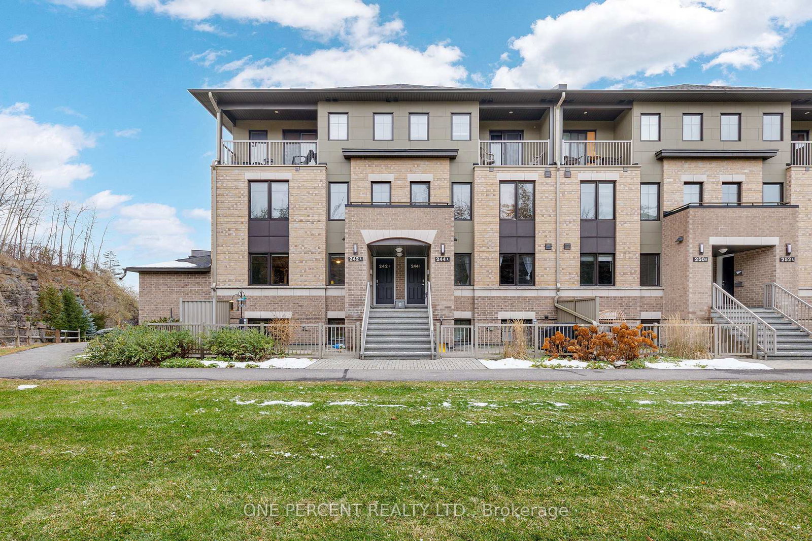 242-titanium-private-ottawa-ontario-x12557788