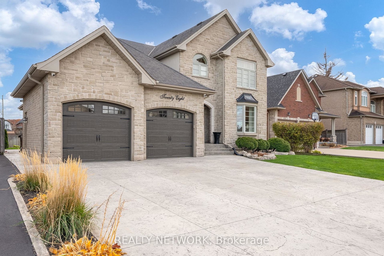 28-southmeadow-crescent-hamilton-ontario-x12558150