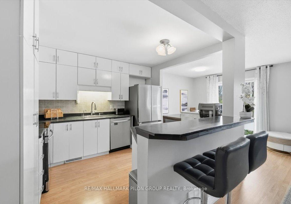 420-valade-crescent-ottawa-ontario-x12558624