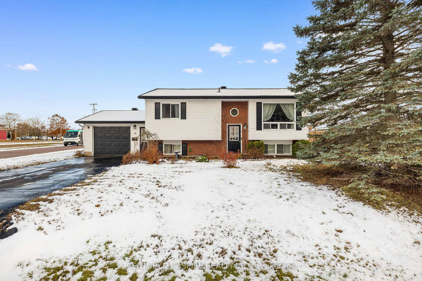 15-dutch-drive-petawawa-ontario-x12558688