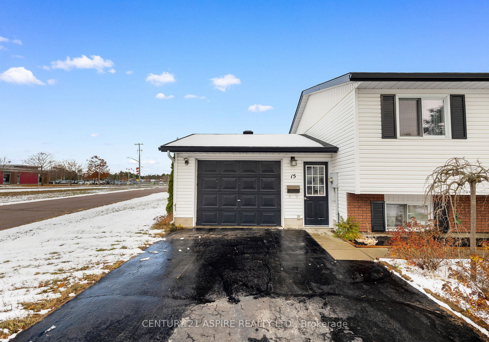 15-dutch-drive-petawawa-ontario-x12558688