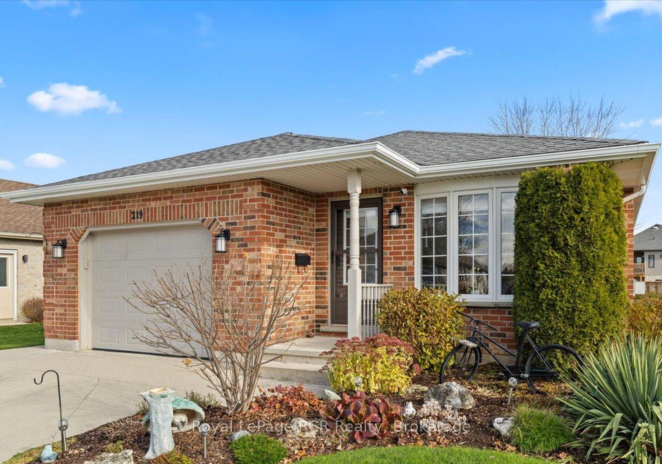 219-16th-avenue-crescent-hanover-ontario-x12559394