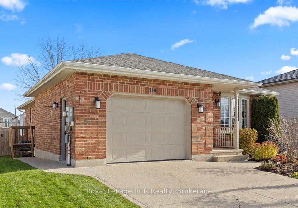 219-16th-avenue-crescent-hanover-ontario-x12559394