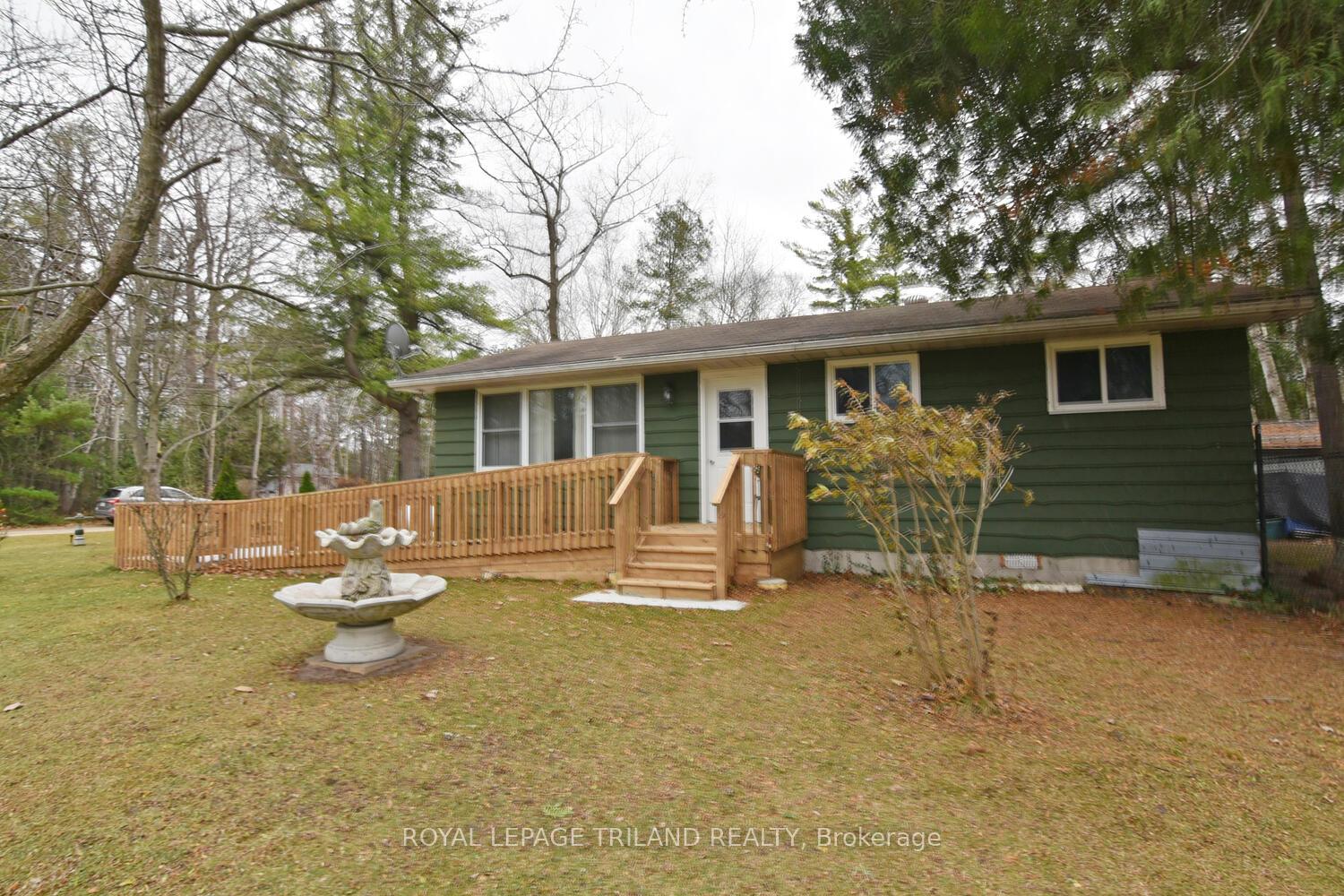 9599-pleasant-road-lambton-shores-ontario-x12559754