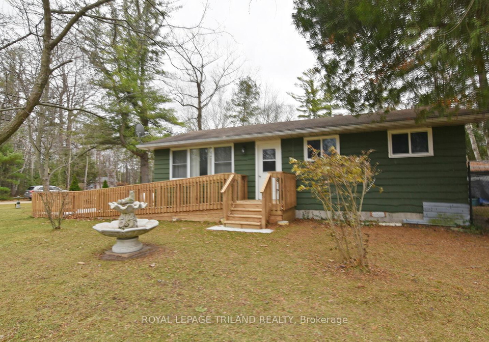 9599-pleasant-road-lambton-shores-ontario-x12559754