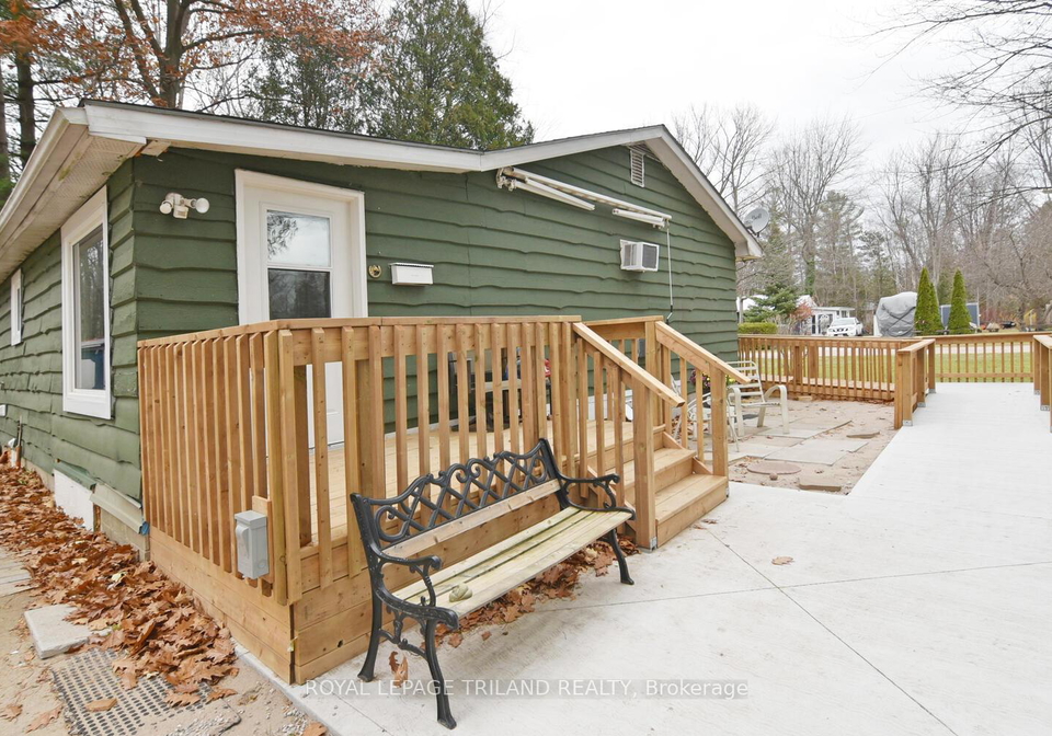 9599-pleasant-road-lambton-shores-ontario-x12559754
