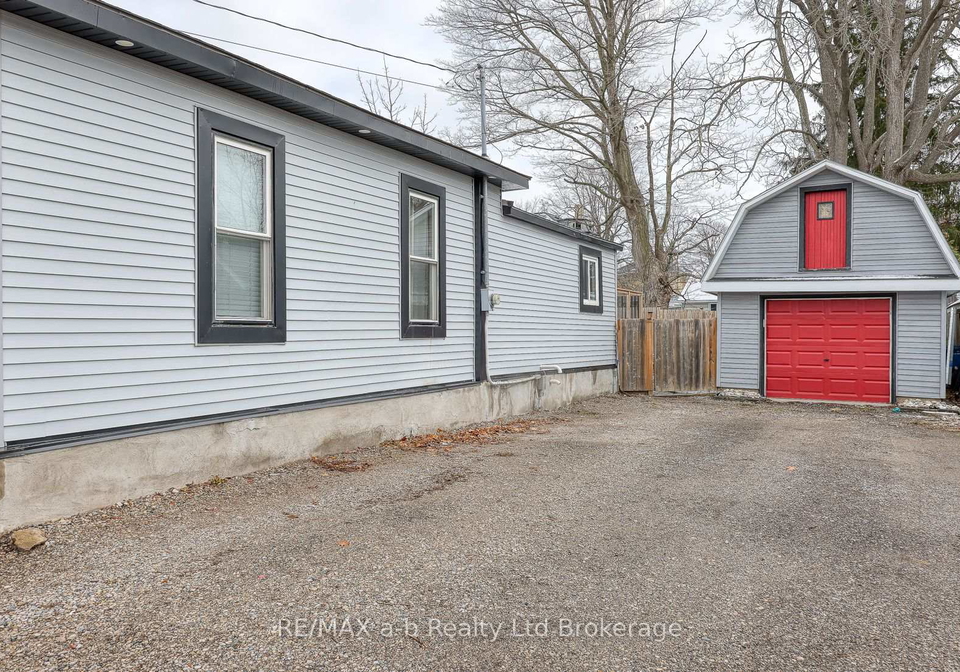 8-victoria-street-norwich-ontario-x12560654