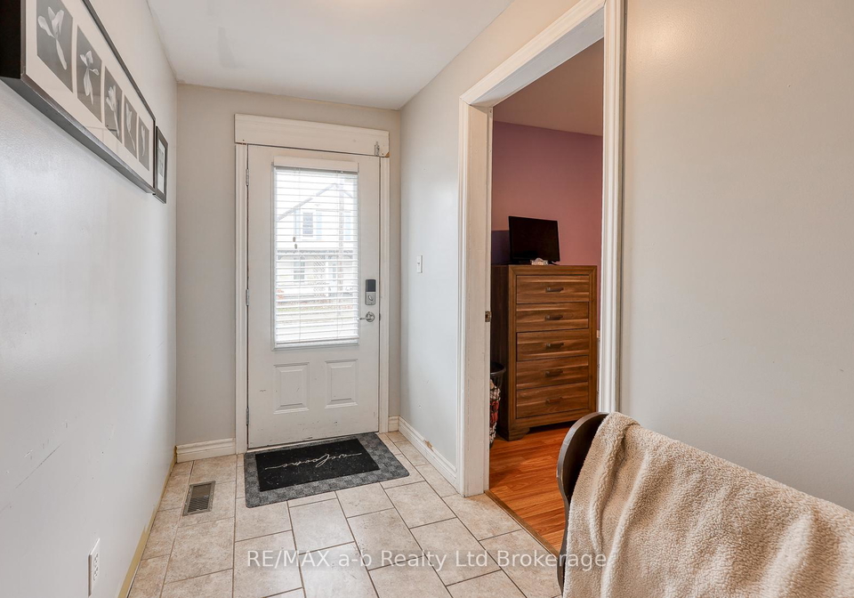 8-victoria-street-norwich-ontario-x12560654