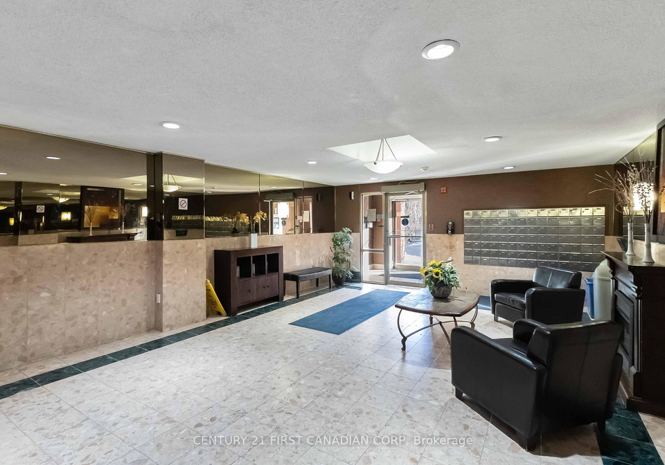95-baseline-road-w-london-south-ontario-x12560838
