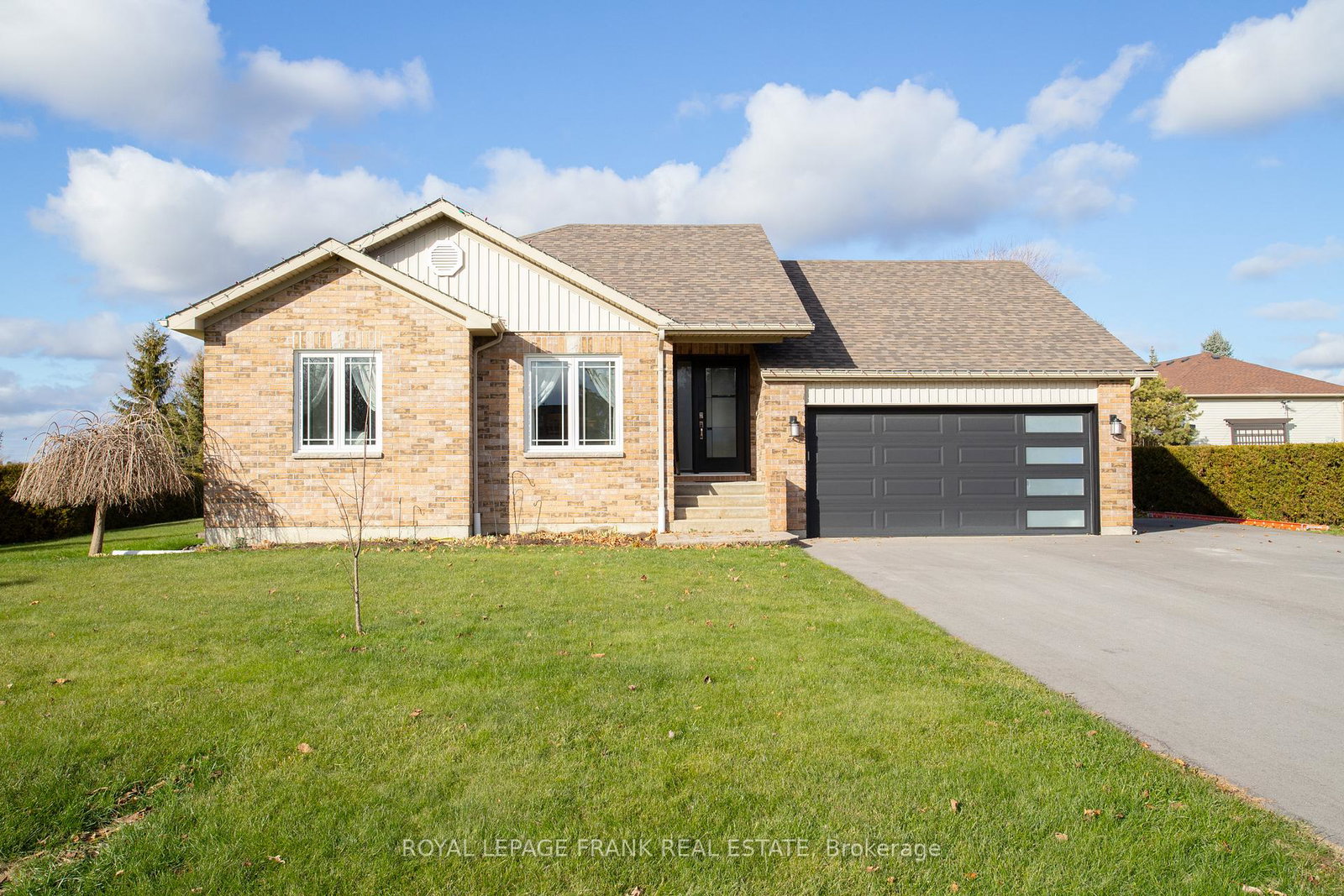 15-hallett-crescent-kawartha-lakes-ontario-x12561600