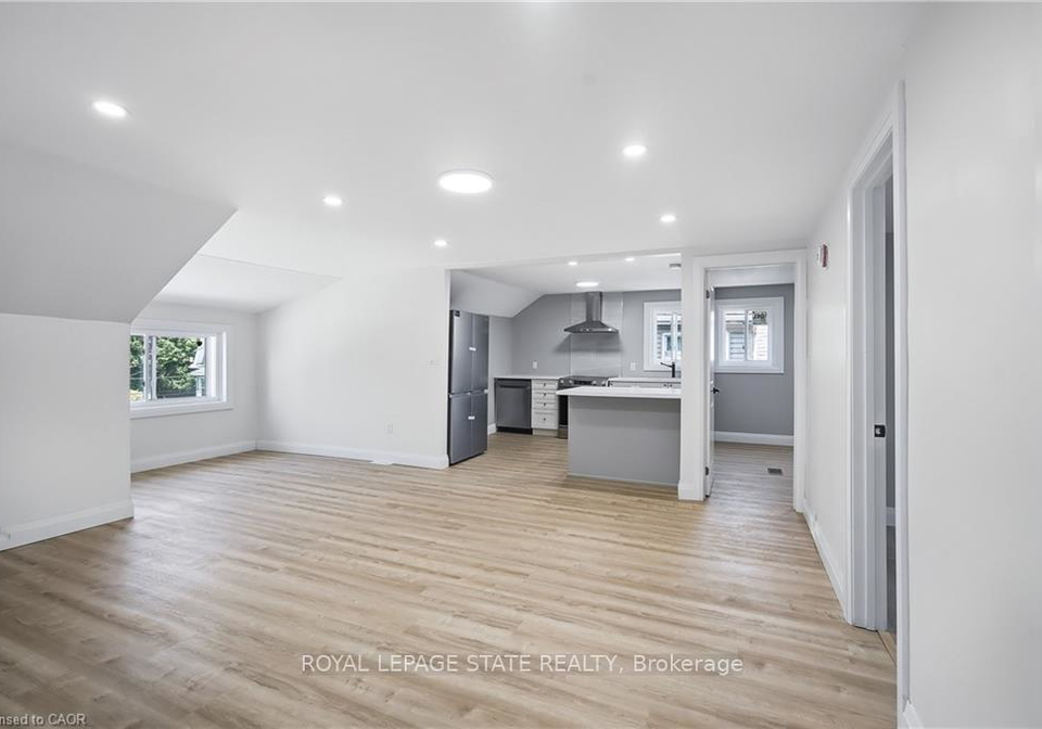 10-comet-avenue-hamilton-ontario-x12562468