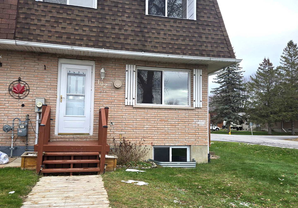 102-carraway-crescent-south-dundas-ontario-x12564036