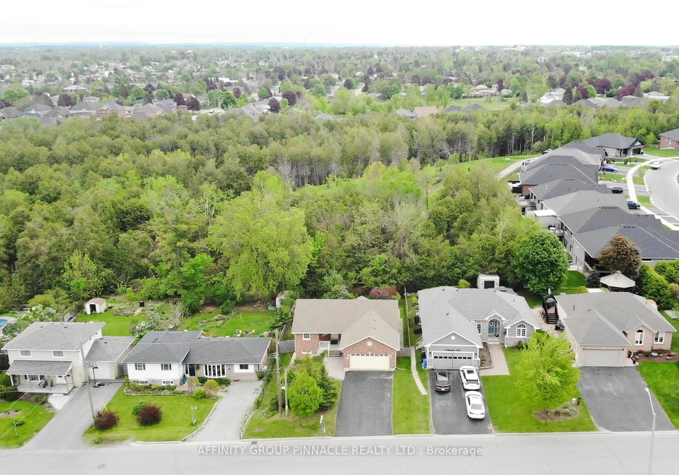 10-champlain-boulevard-kawartha-lakes-ontario-x12564246
