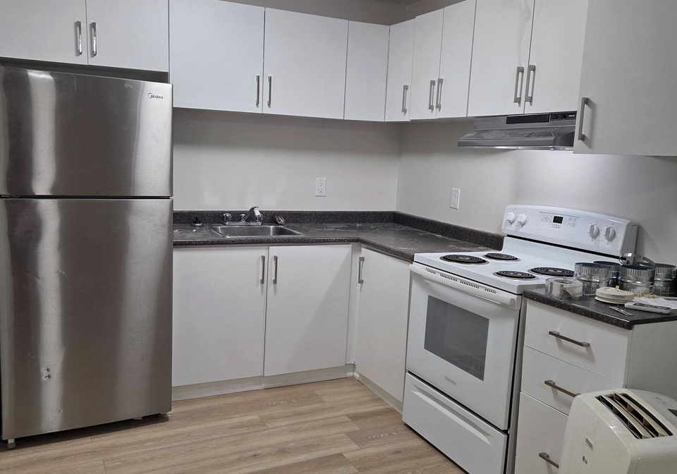 180-king-street-e-gananoque-ontario-x12564392