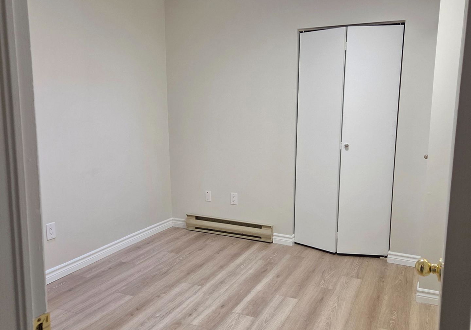 180-king-street-e-gananoque-ontario-x12564392
