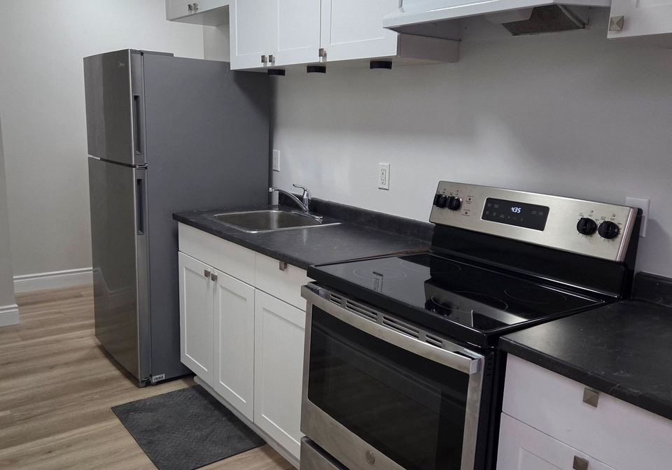 180-king-street-e-gananoque-ontario-x12564394