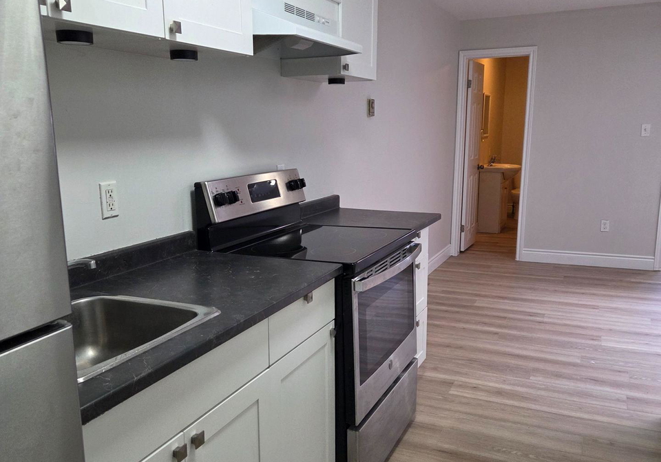 180-king-street-e-gananoque-ontario-x12564394