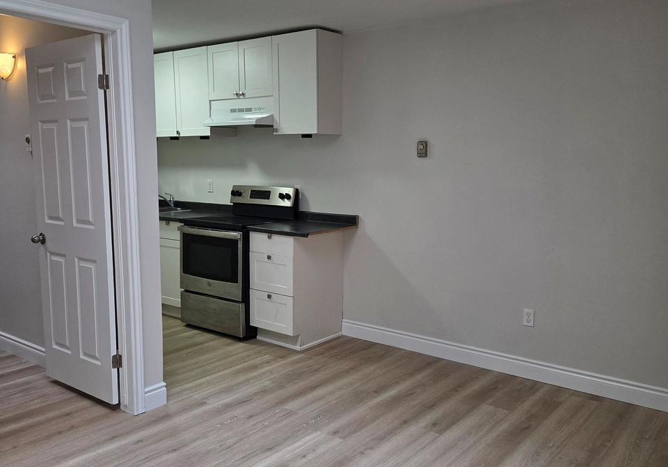 180-king-street-e-gananoque-ontario-x12564394