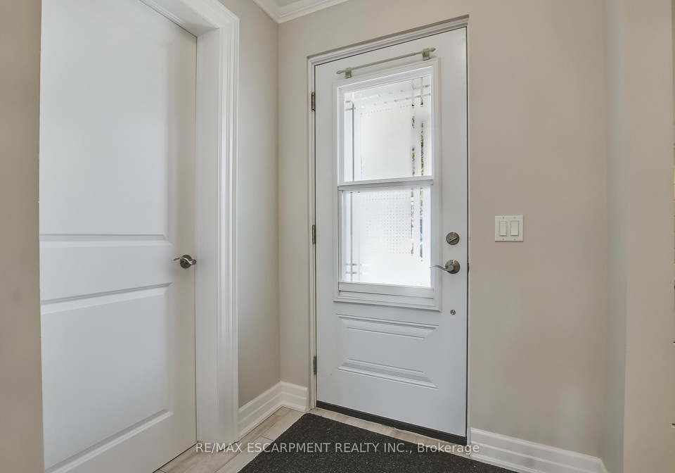 47-szollosy-circle-hamilton-ontario-x12564528