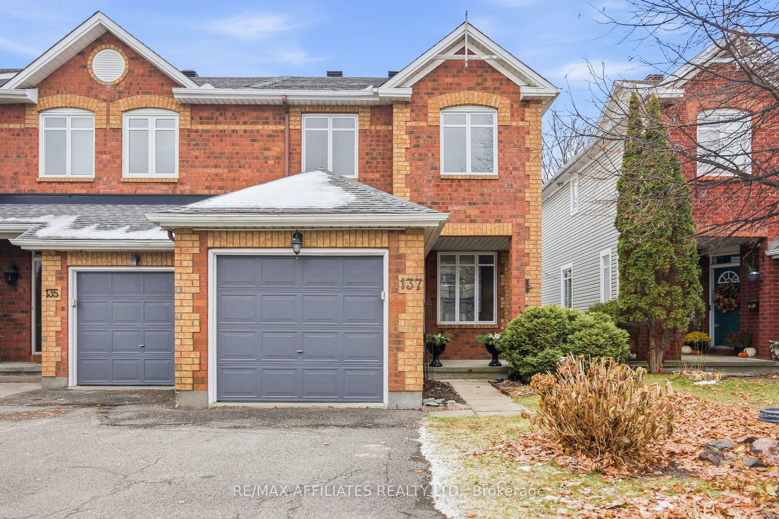 137-hearst-way-kanata-ontario-x12565454
