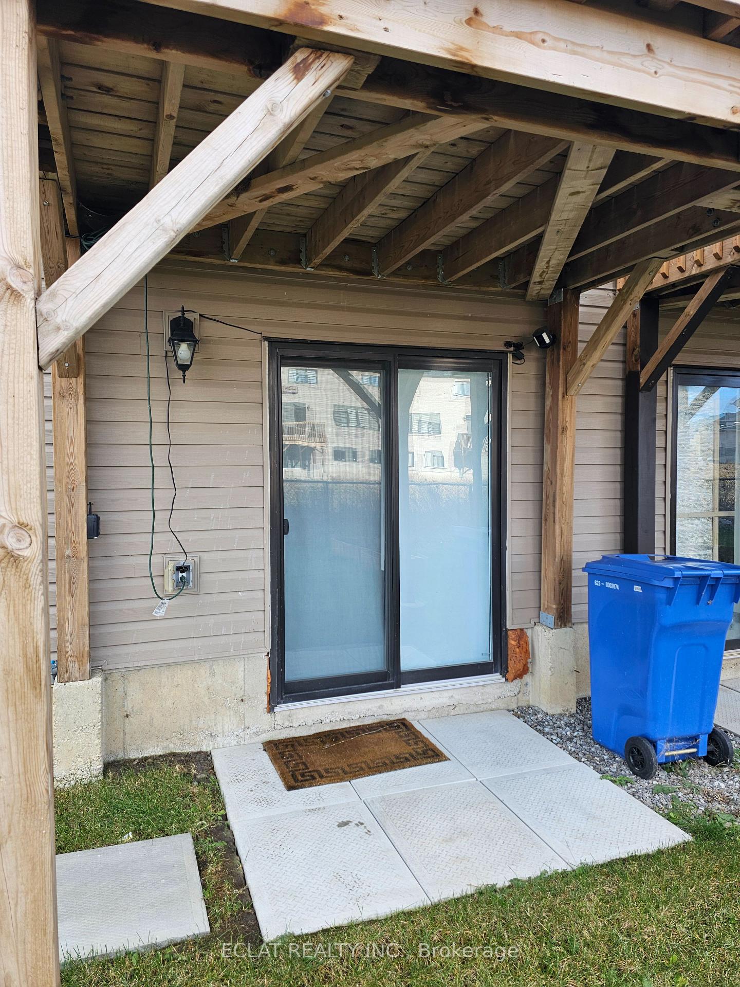 75-vanilla-traillower-thorold-ontario-x12567448