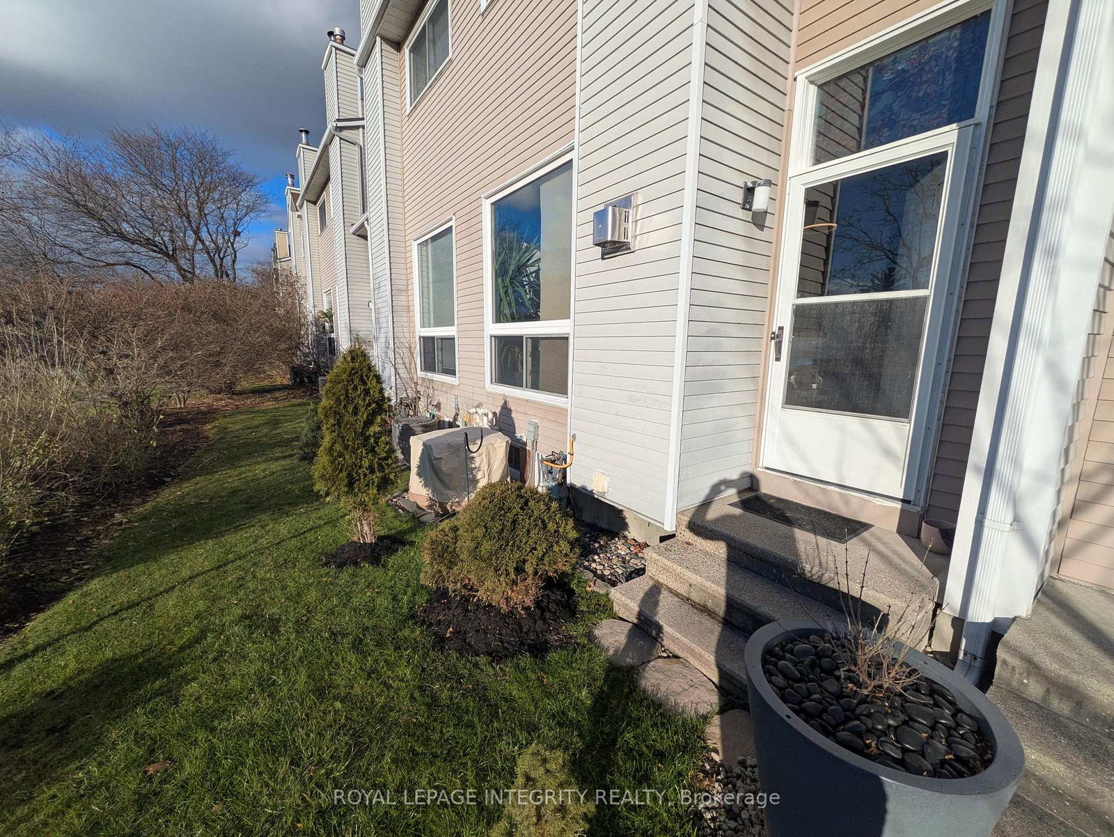 104-esterlawn-private-ottawa-ontario-x12568278