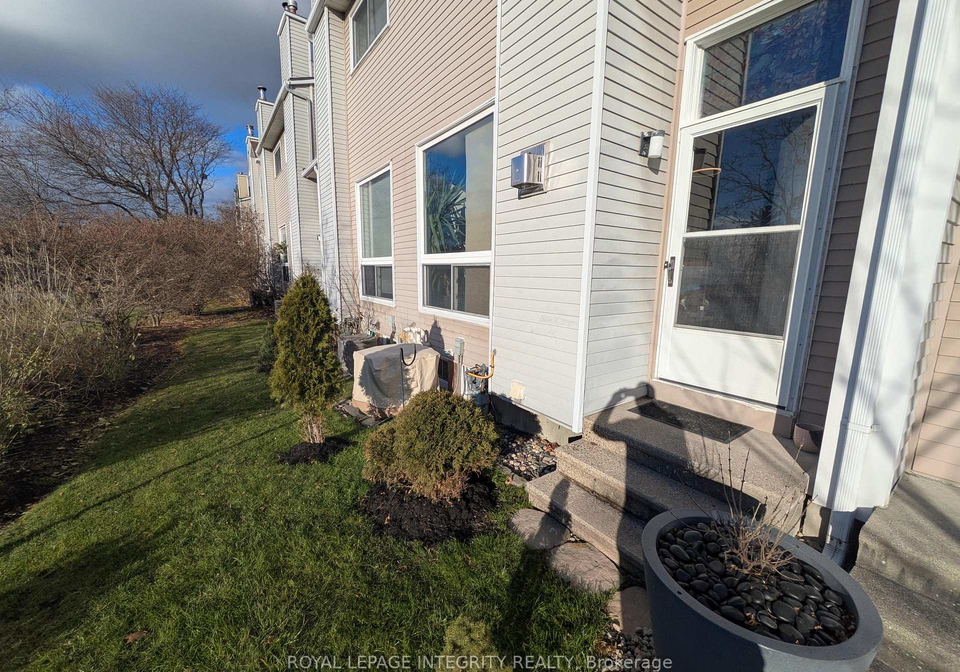 104-esterlawn-private-ottawa-ontario-x12568278