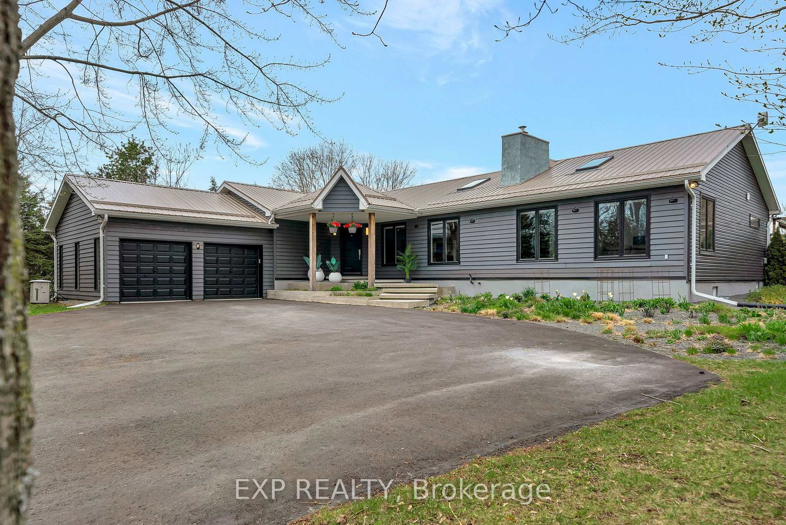 135-hiscock-shores-road-prince-edward-county-ontario-x12571148
