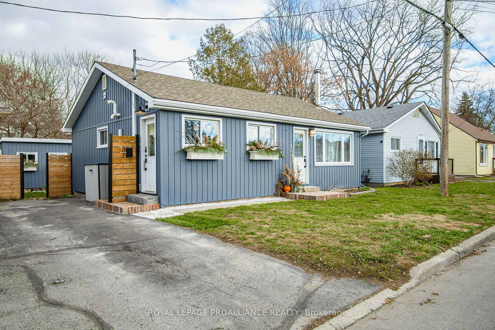 37-leopold-street-quinte-west-ontario-x12573222