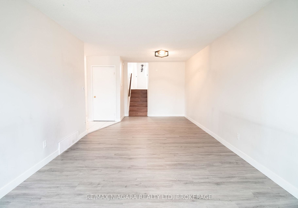 100-terrace-avenue-welland-ontario-x12573514