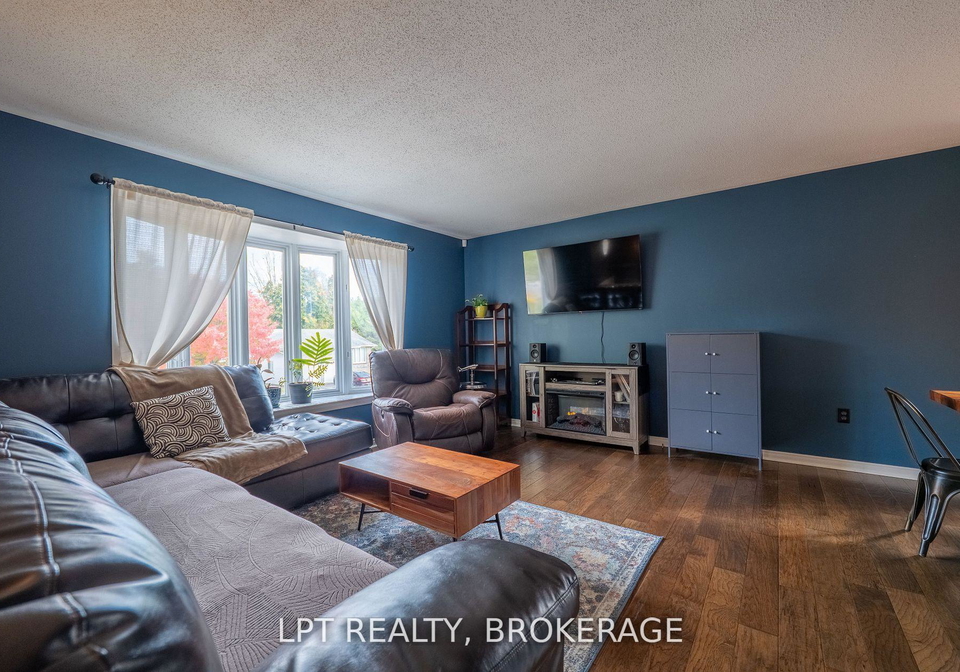 697-macdonald-drive-gananoque-ontario-x12574134