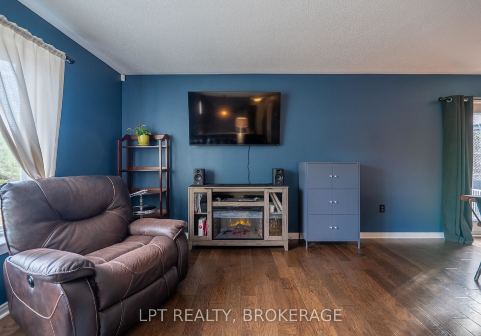 697-macdonald-drive-gananoque-ontario-x12574134