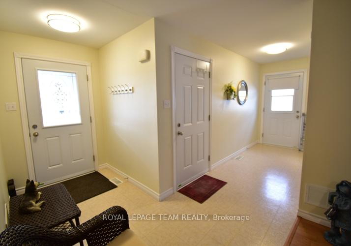 5516-meadowbrook-drive-south-dundas-ontario-x12575906
