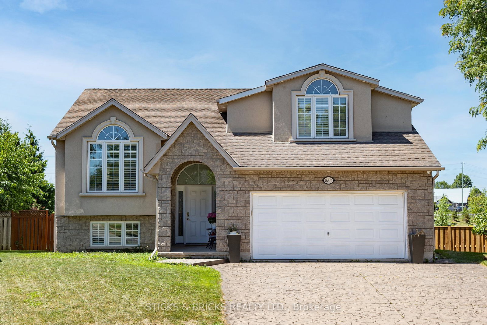8207-beaver-glen-drive-niagara-falls-ontario-x12576102