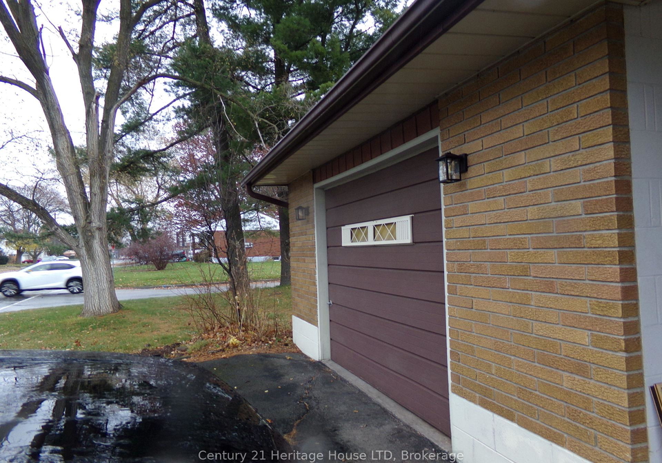 6558-oneil-street-niagara-falls-ontario-x12576310